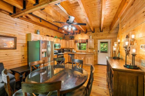 Relaxing 3BR FIRE PIT Pool Table HOT TUB FREE Attraction Tickets